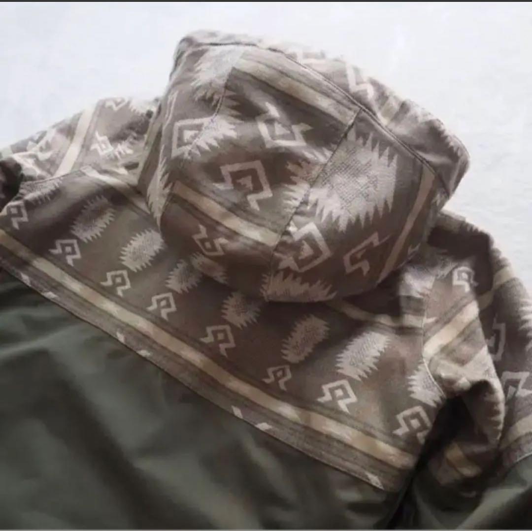 BURTON 幾何学模様 フード付きジャケット　Burton スノボ/スキー