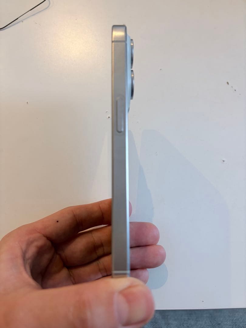 【美品】iPhone 15 Pro ホワイトチタニウム 128GB