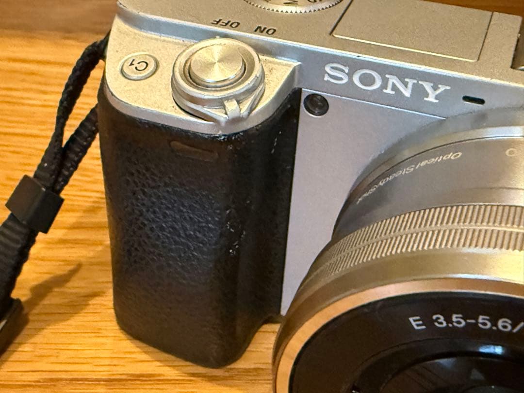SONY α6400 ミラーレスカメラ 本体　シルバー　ソニー　一眼レフ