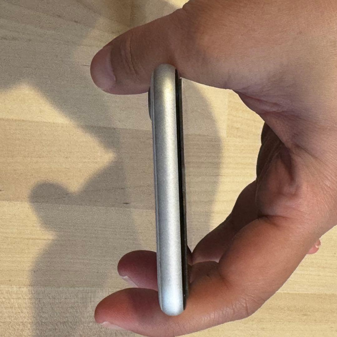 iPhone SE 第二世代 128GB ホワイト　SIMフリー