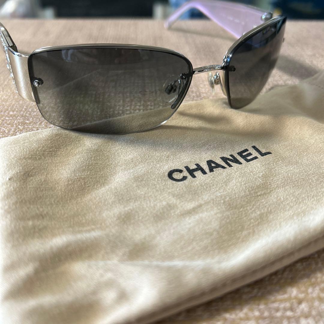 美品！CHANEL サングラス グレー シルバー フレーム