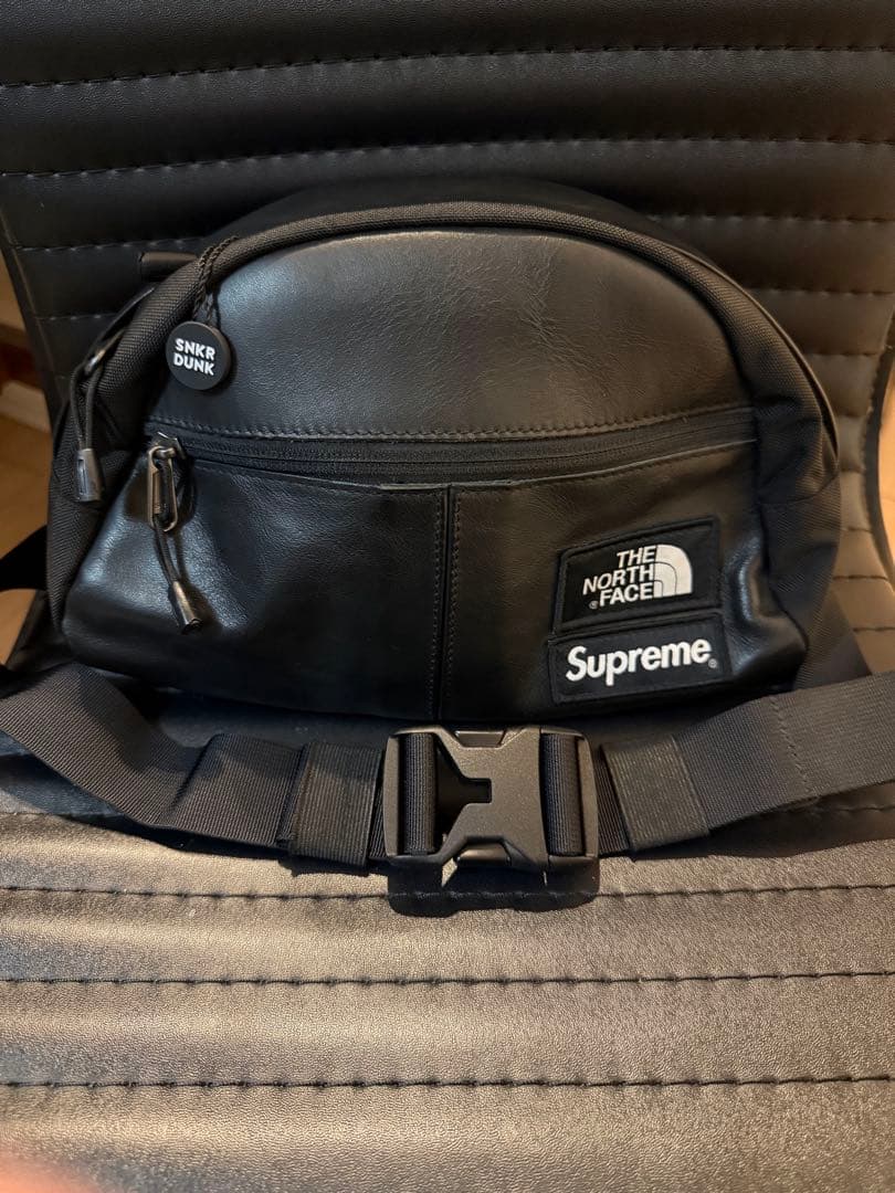 【美品❣️スニダンタグ付❣️】Supreme❌ノース LeatherPack