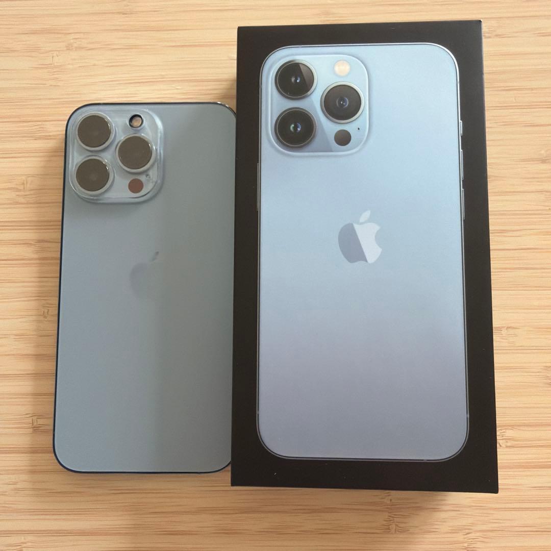 Apple iPhone13Pro 本体 ケーブル、MagSafeケース付き