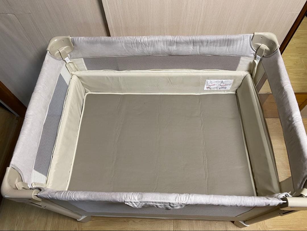 【即日発送】ココネルエアープラス AB ホワイトベージュ　アップリカベビーベッド