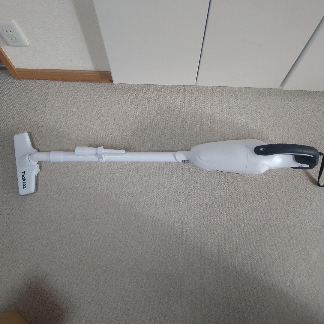 Makita マキタ 充電式クリーナー CL180FD 中古品