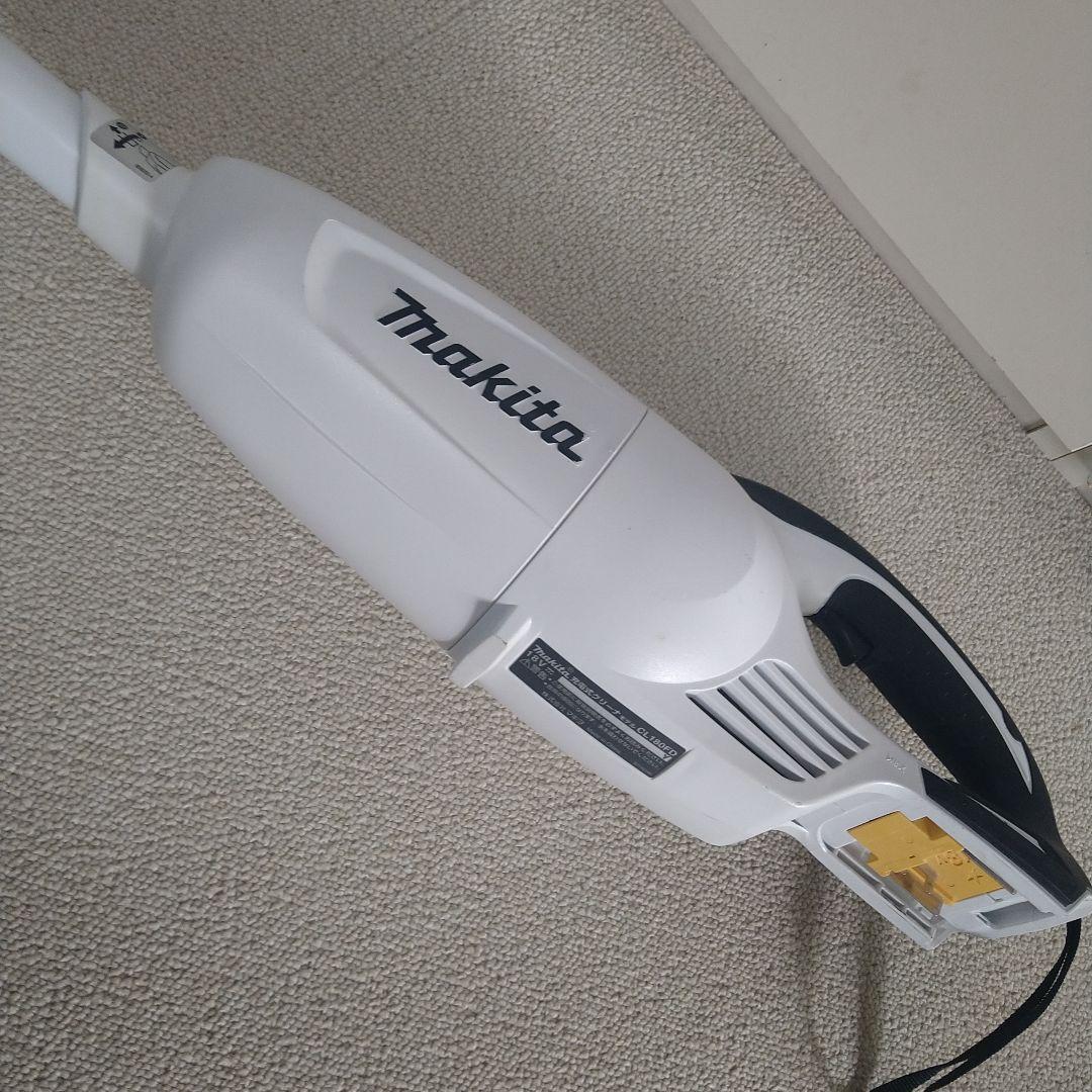 Makita マキタ 充電式クリーナー CL180FD 中古品