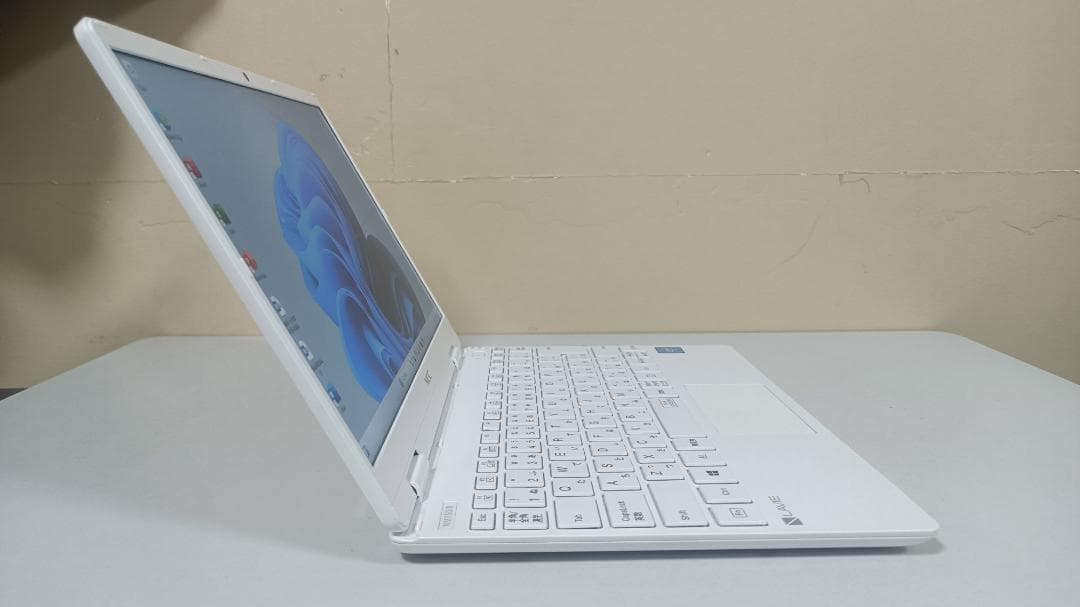 ノートパソコンNEC第六世代Celeron 3965Y SSD128Gメモリ4G