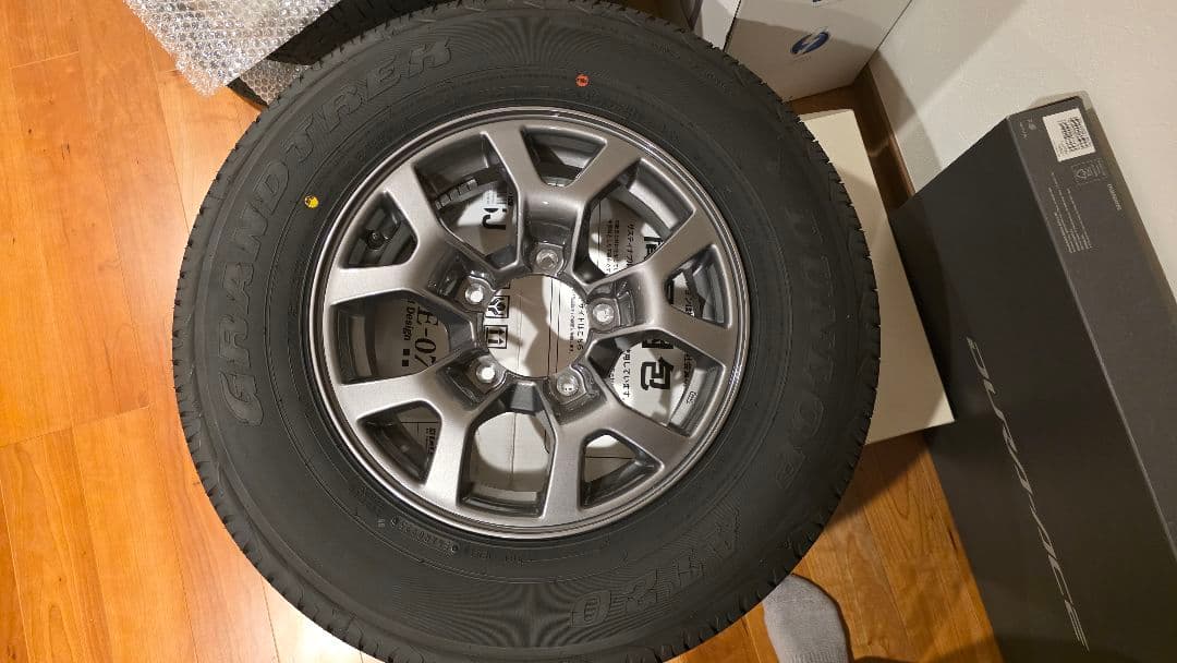 ジムニーシエラ 純正ホイール タイヤ 4本セット 195/80R15 新車外し
