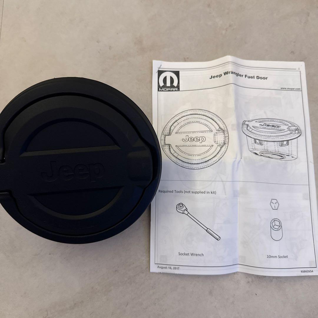 Jeep JL Wrangler Fuel Door ブラック
