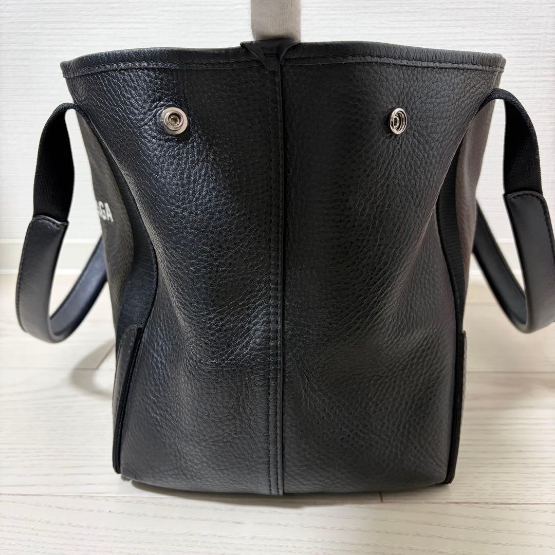 ✨美品・現行✨バレンシアガ　ネイビーカバスS　ハンドバッグ　レザー　ポーチ　黒
