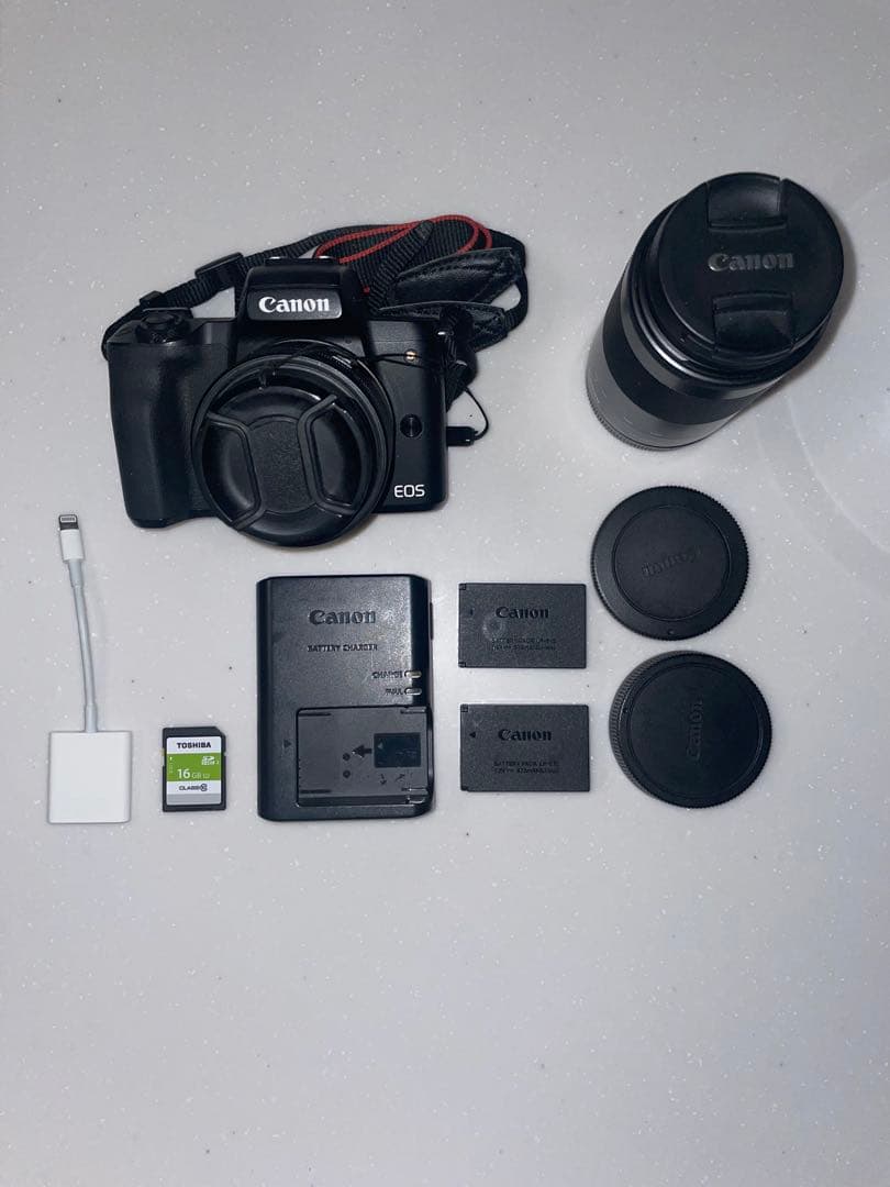 Canon EOS Kiss M ミラーレス一眼カメラ 本体と付属品