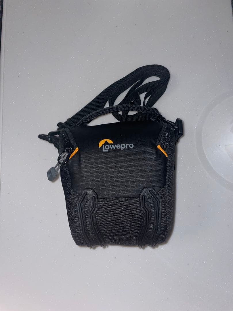 Canon EOS Kiss M ミラーレス一眼カメラ 本体と付属品