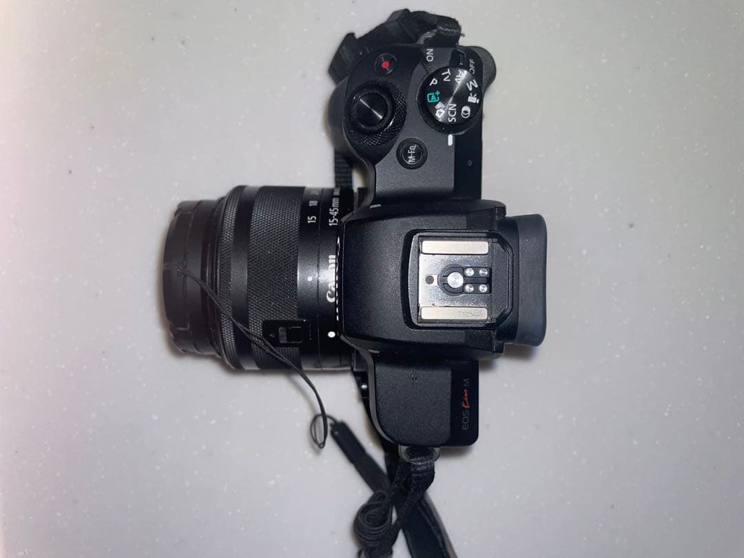 Canon EOS Kiss M ミラーレス一眼カメラ 本体と付属品