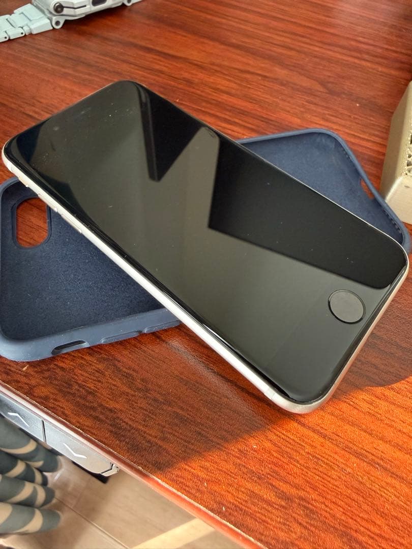 携帯電話本体 iPhone SE3 64GB simfree