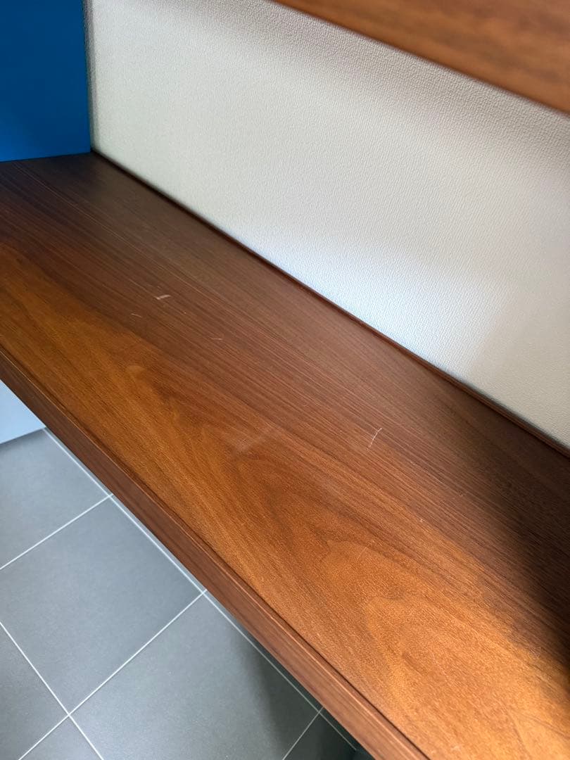 オープンシェルフ 青と木目調