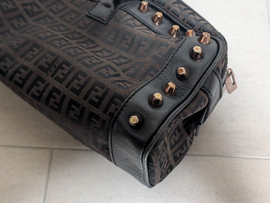 FENDI ズッカ スタッズ付き ミニボストンバッグ 8BL006