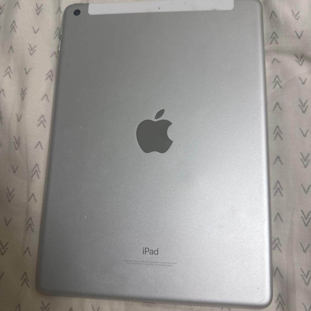 Apple iPad シルバー 本体　6世代　美品