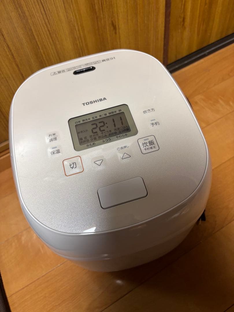 早い者勝ちTOSHIBA 真空IH炊飯器 RC-18RWA 炎匠炊き 1升炊き