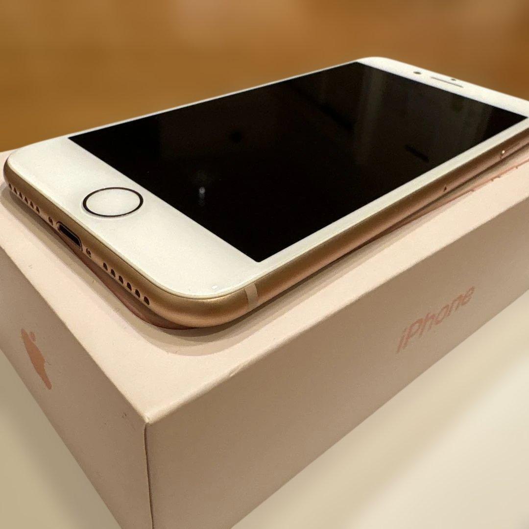 シャキーン☆ 　iPhone 8 ゴールド　付属品付