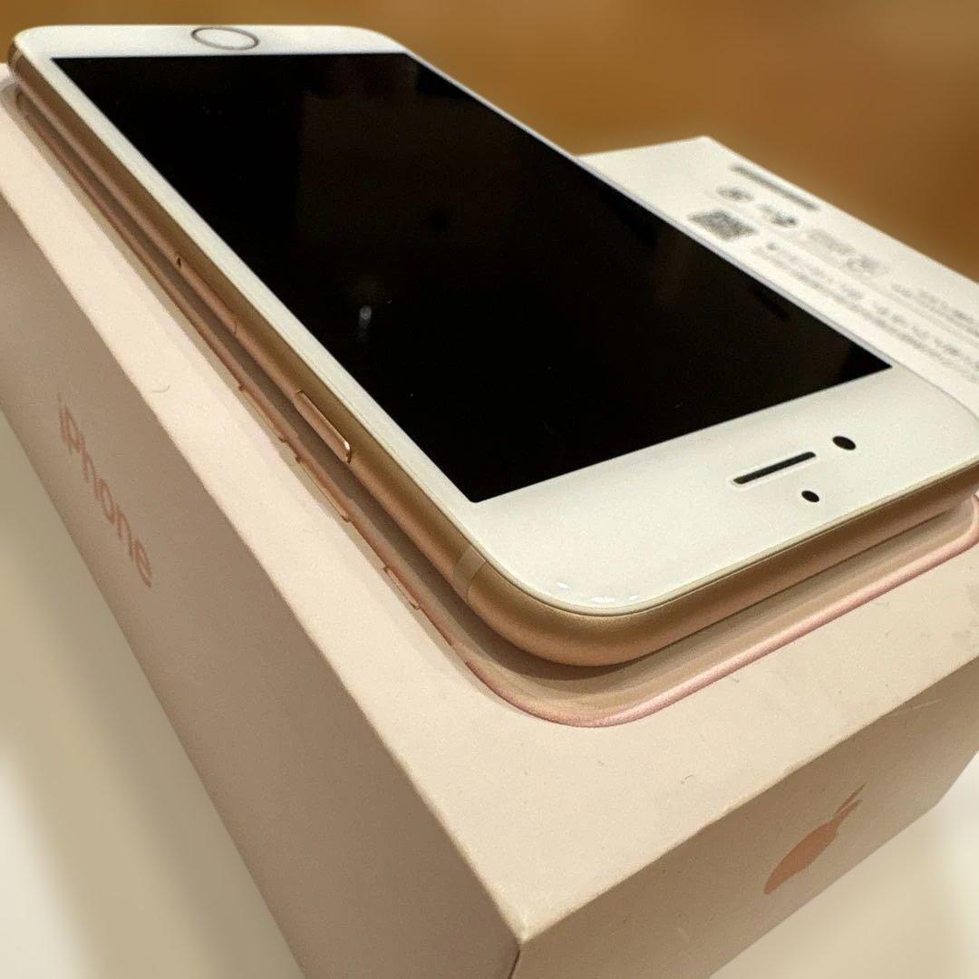 シャキーン☆ 　iPhone 8 ゴールド　付属品付