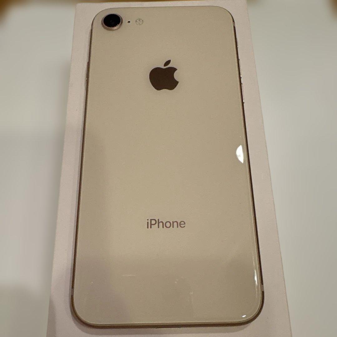 シャキーン☆ 　iPhone 8 ゴールド　付属品付