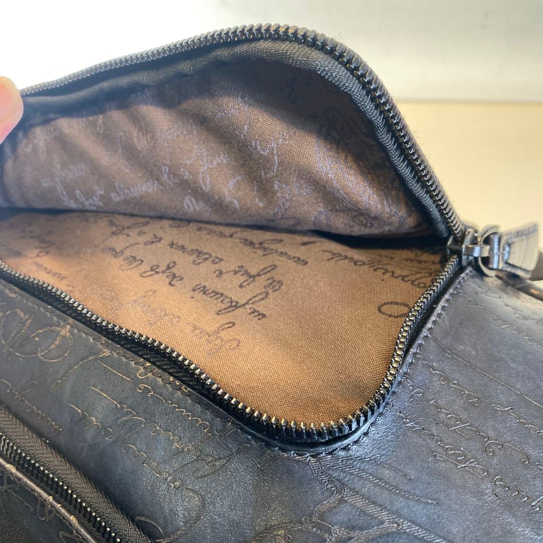 ベルルッティ　紳士用　ボディバッグ　ブラック