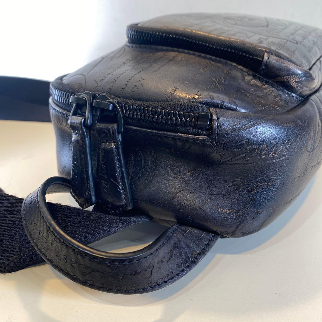 ベルルッティ　紳士用　ボディバッグ　ブラック