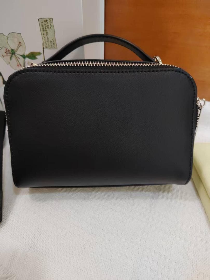 L☆OEWE ブラック ボディバッグ