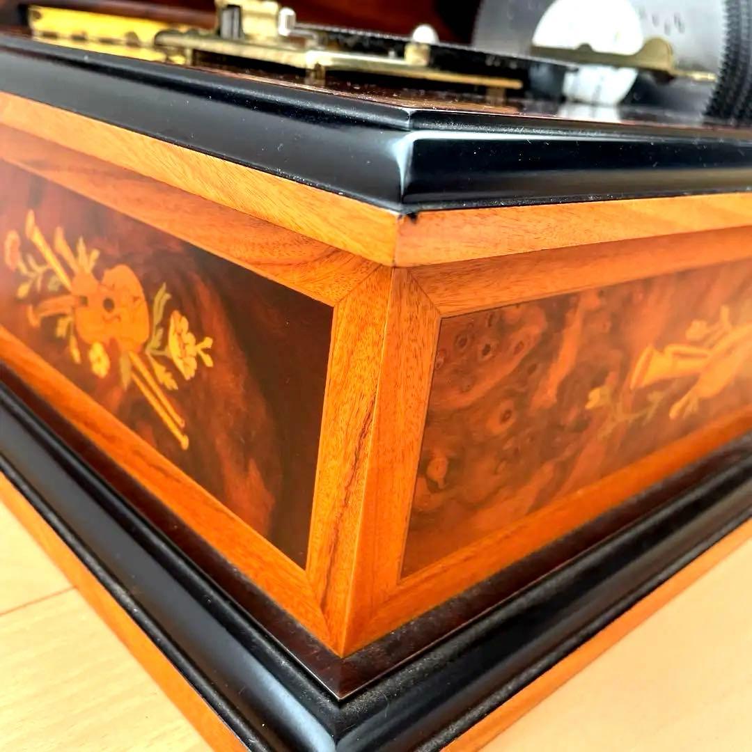 ディスク22枚付き　リュージュオルゴール　ドーム型クルミ象嵌箱ディスクオルゴール