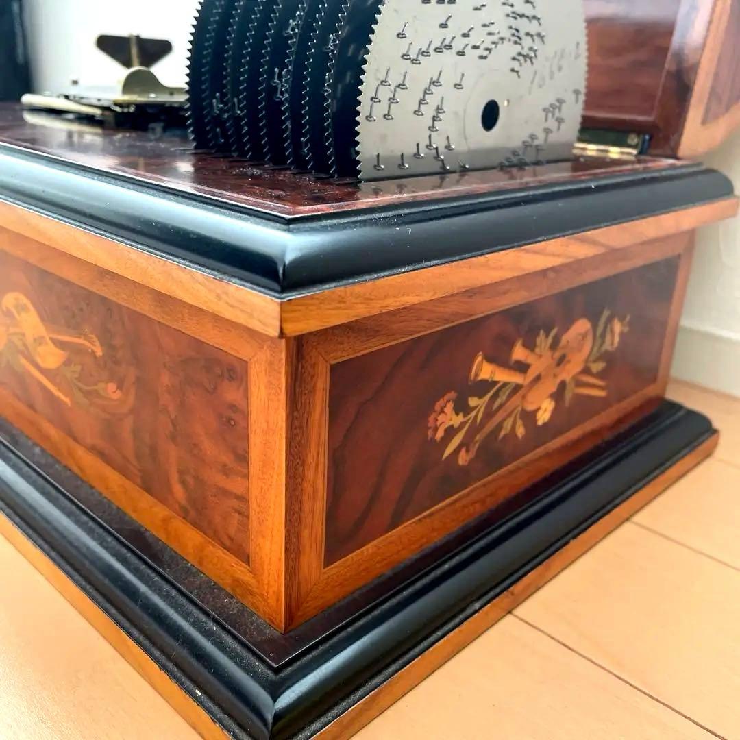 ディスク22枚付き　リュージュオルゴール　ドーム型クルミ象嵌箱ディスクオルゴール