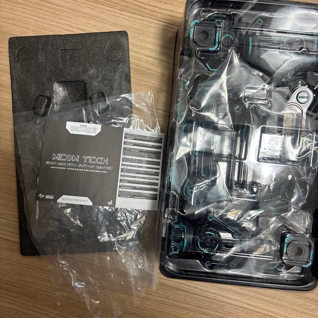 ホットトイズ アイアンマン　マーク4(ネオンテック版)[パワードスーツ装着機付]