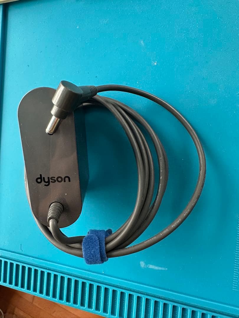 ダイソン コードレス掃除機 Dyson SV14 清掃済 充電器付き 動作確認済