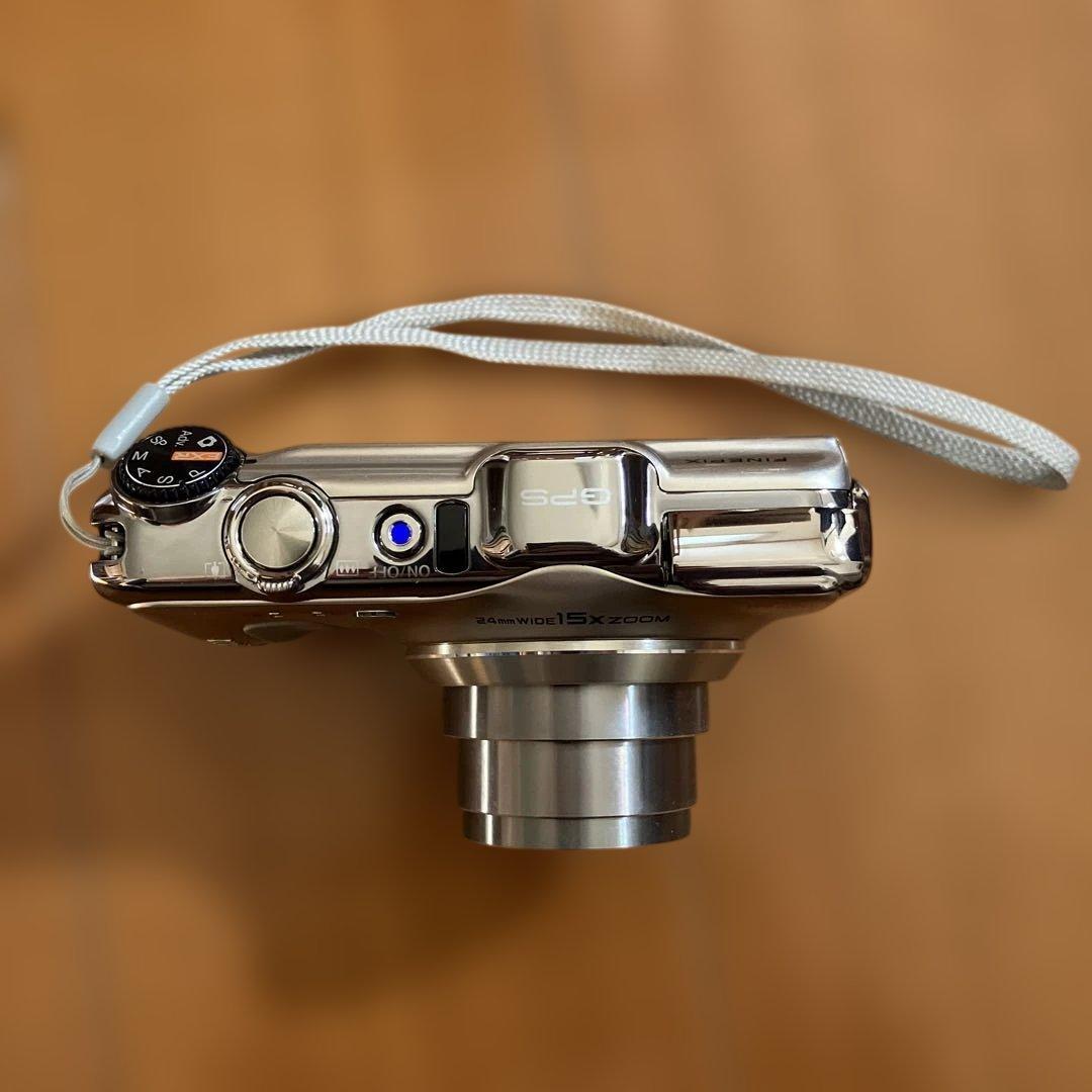 Fujifilm FinePix F550EXR 本体と付属品