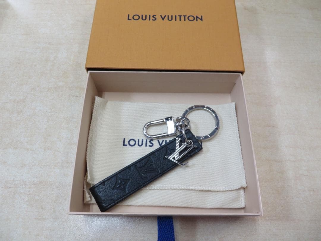 ルイヴィトン　キーホルダー ドラゴンヌ キーリングM01298　ノワール黒