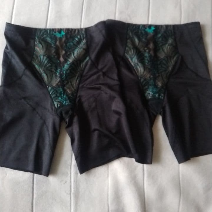 最終価格　マルコ　骨盤ガードル EL-76 黒×緑　レース　2枚