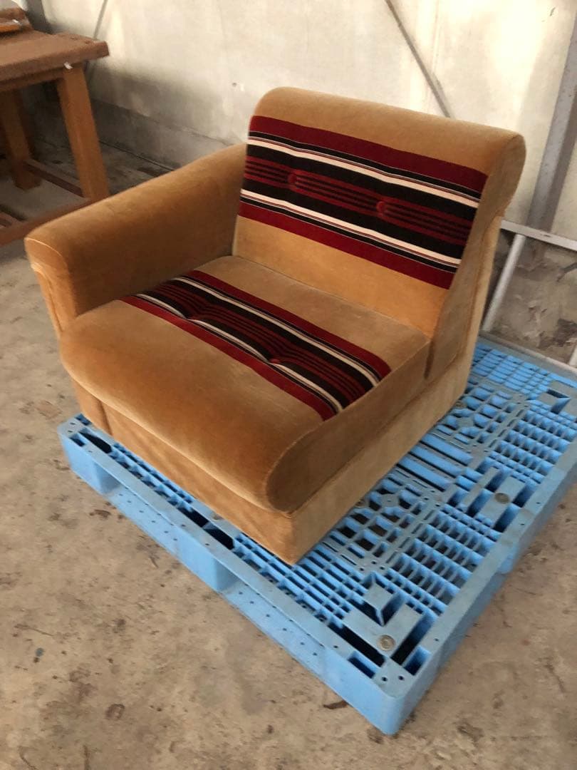 右肘付きソファ