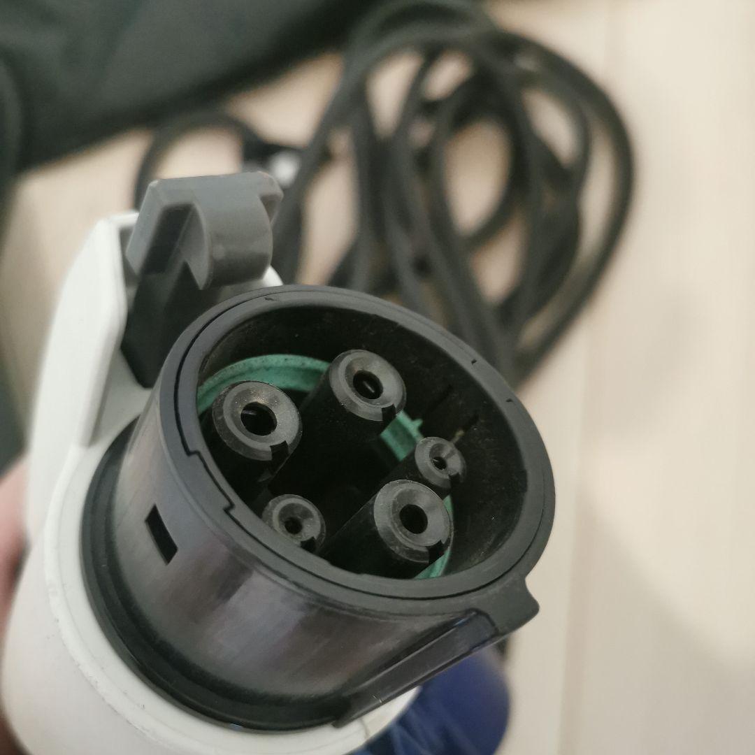 日産リーフ　充電ケーブル　29690 3NK5E