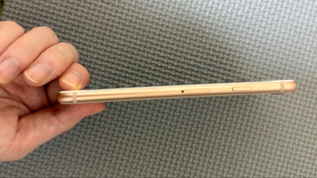 【美品 】Apple iPhone 8 ゴールド本体　SIMフリー　64GB