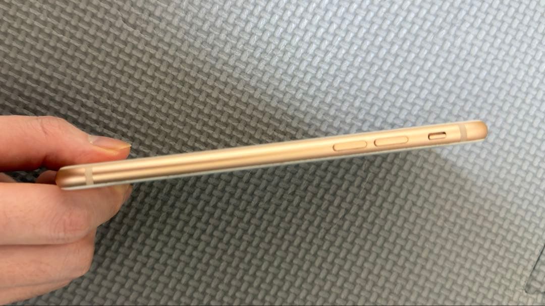 【美品 】Apple iPhone 8 ゴールド本体　SIMフリー　64GB