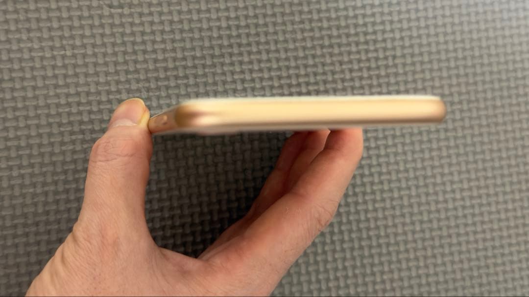 【美品 】Apple iPhone 8 ゴールド本体　SIMフリー　64GB