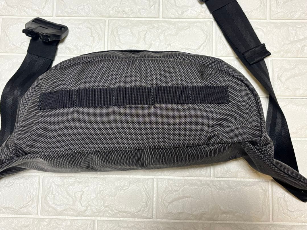 貴重！美品！BRIEFING MASTER POD ボディバッグ グレー