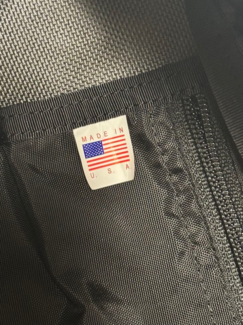 貴重！美品！BRIEFING MASTER POD ボディバッグ グレー