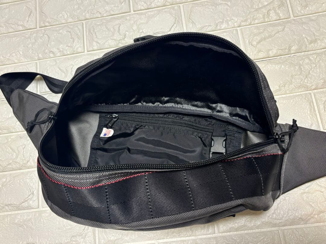 貴重！美品！BRIEFING MASTER POD ボディバッグ グレー