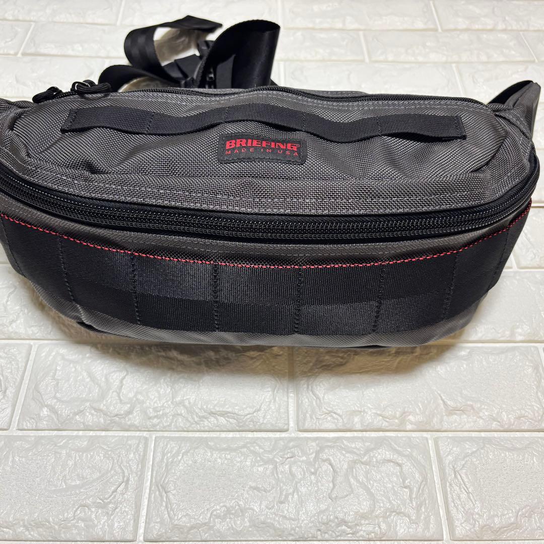 貴重！美品！BRIEFING MASTER POD ボディバッグ グレー