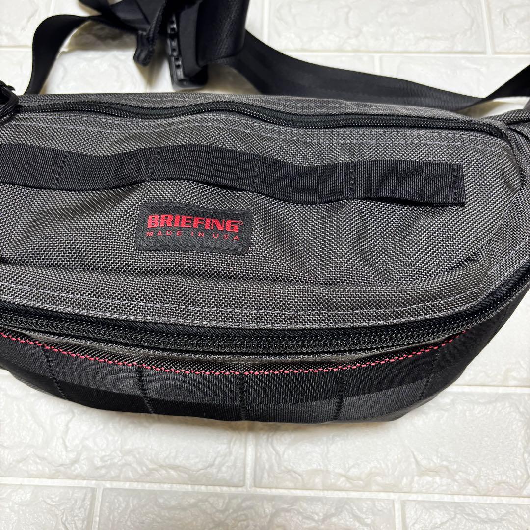貴重！美品！BRIEFING MASTER POD ボディバッグ グレー