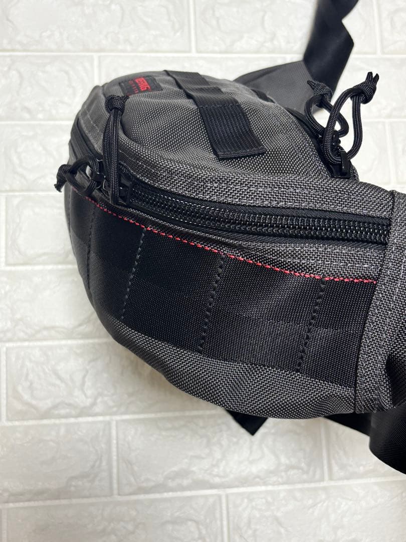 貴重！美品！BRIEFING MASTER POD ボディバッグ グレー