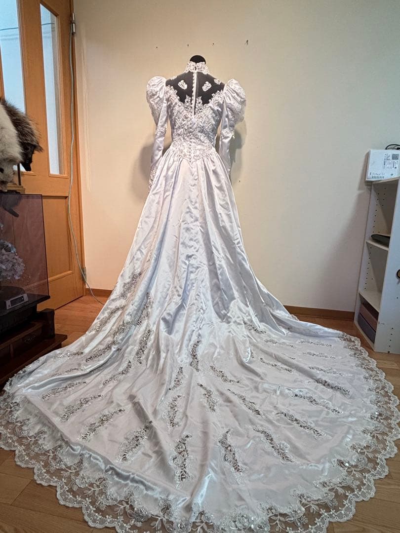 強光沢 薄手 サテン ウェディングドレス 長袖 ロングトレーン 90年代