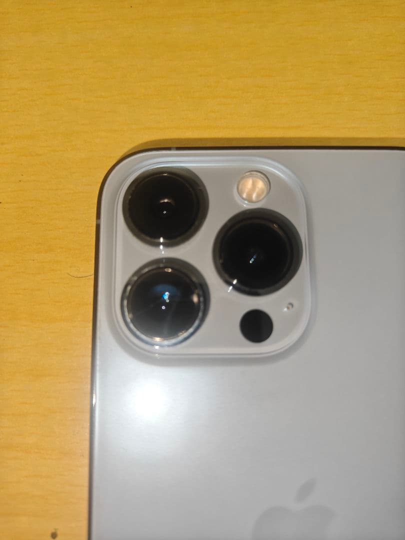 箱、magsafe充電器付　iPhone 13 Pro 【iOS15.0.2】