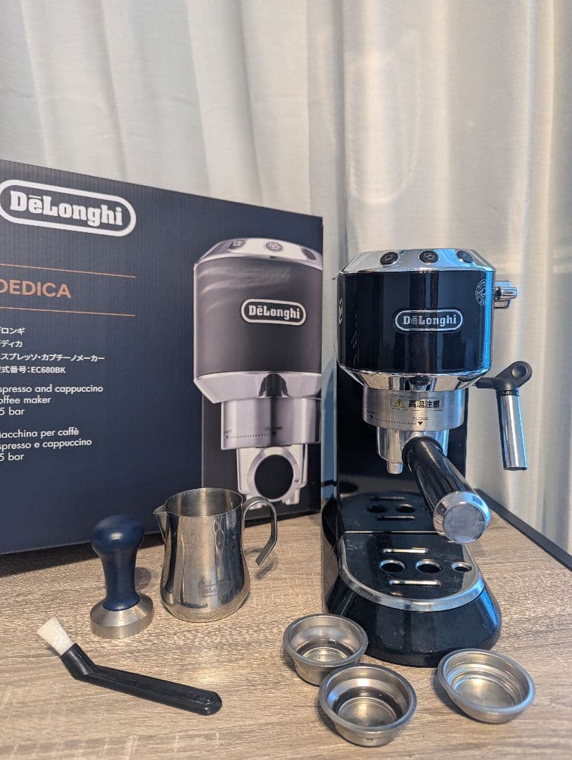 De'Longhi EC680デディカ ジャグとタンパー付き