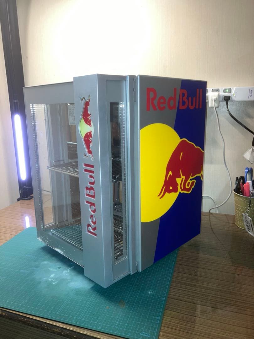 レッドブル冷蔵庫￼